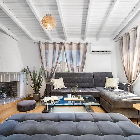 Dennis City Center Elegant Apartment Закінф Екстер'єр фото