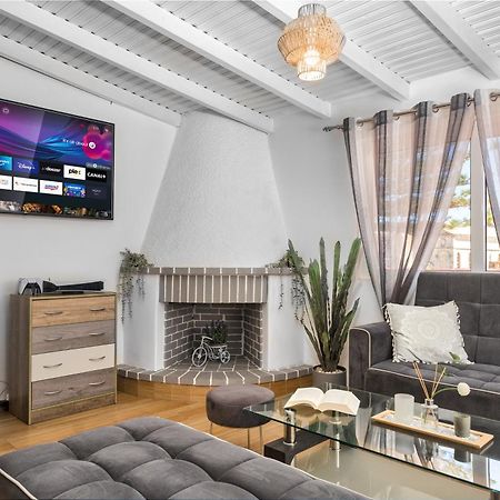 Dennis City Center Elegant Apartment Закінф Екстер'єр фото