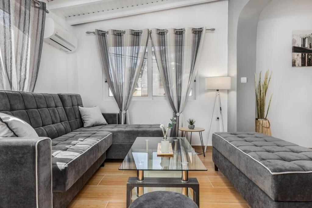 Dennis City Center Elegant Apartment Закінф Екстер'єр фото