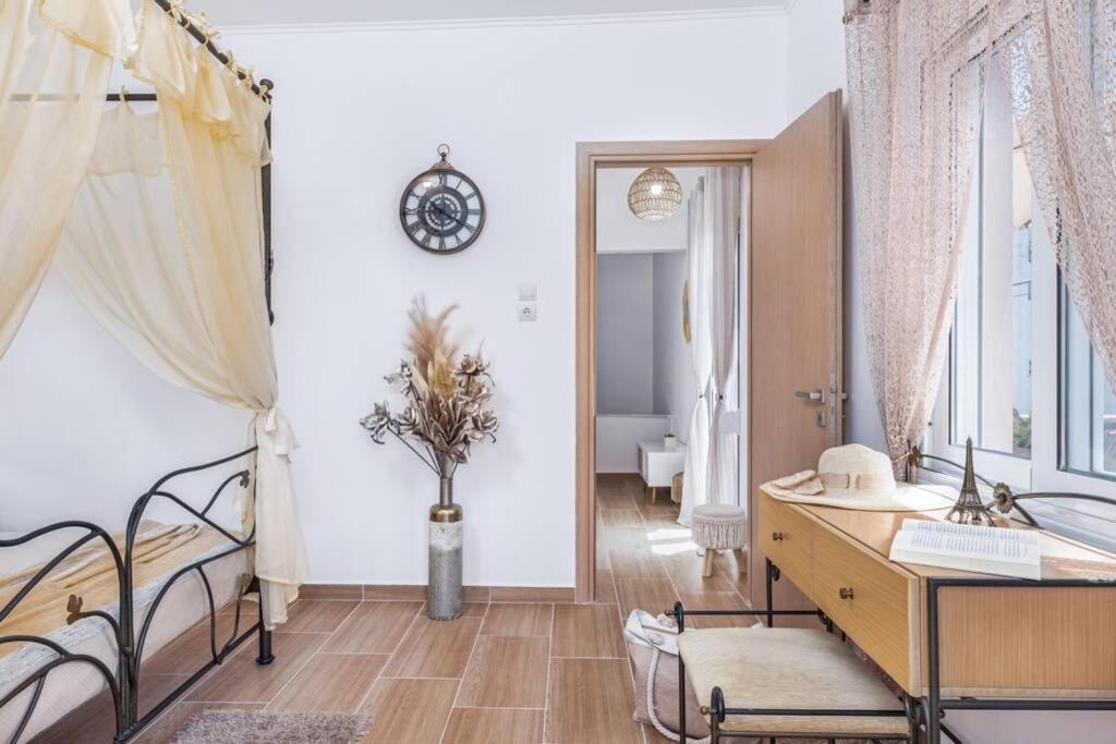 Dennis City Center Elegant Apartment Закінф Екстер'єр фото