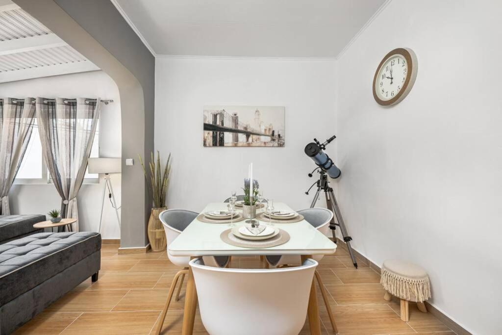 Dennis City Center Elegant Apartment Закінф Екстер'єр фото
