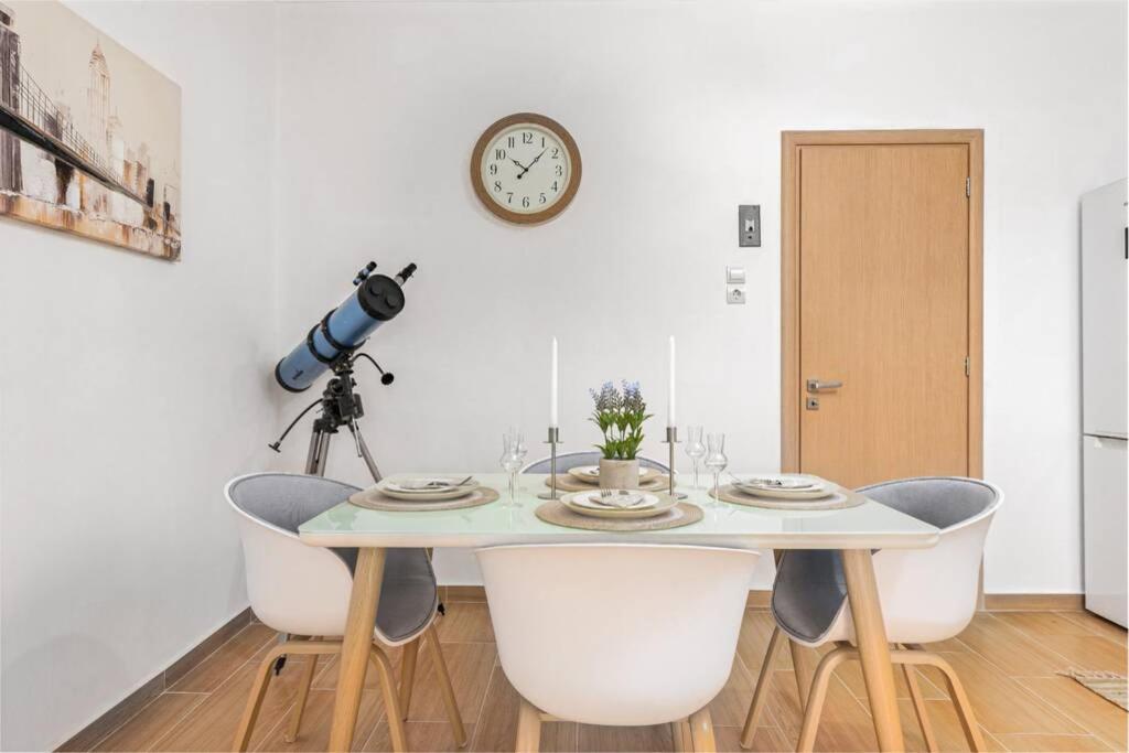 Dennis City Center Elegant Apartment Закінф Екстер'єр фото