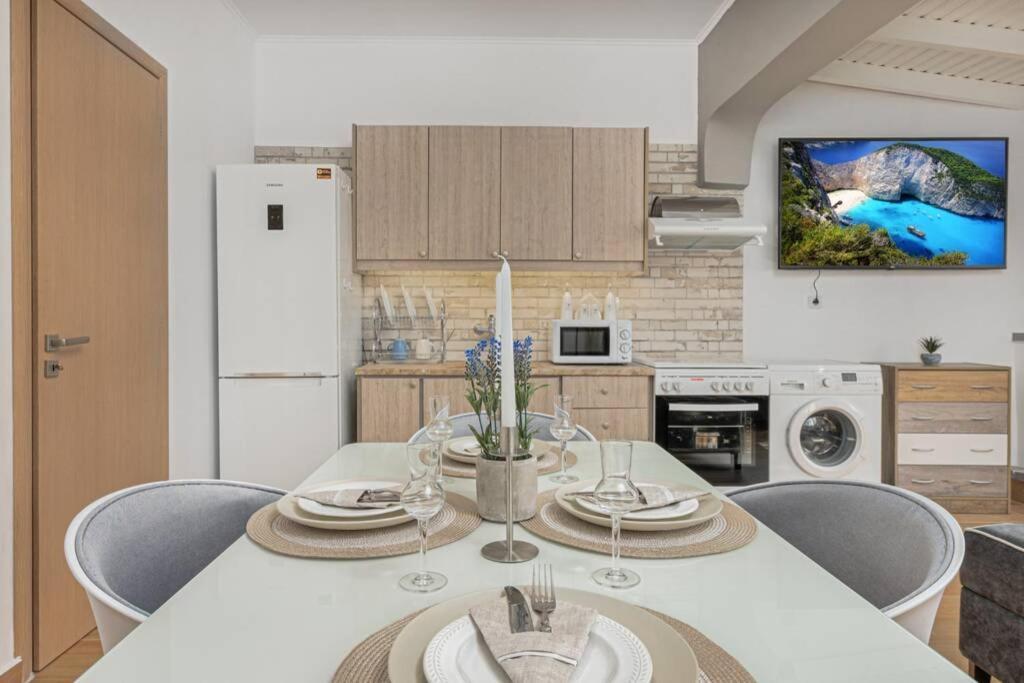 Dennis City Center Elegant Apartment Закінф Екстер'єр фото