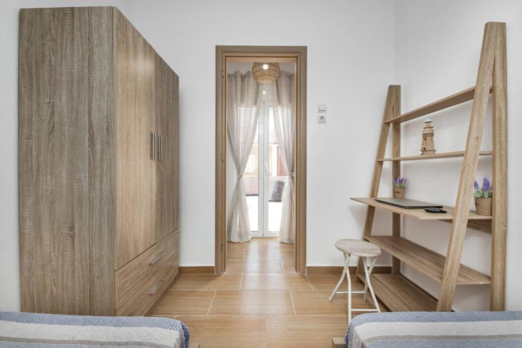 Dennis City Center Elegant Apartment Закінф Екстер'єр фото