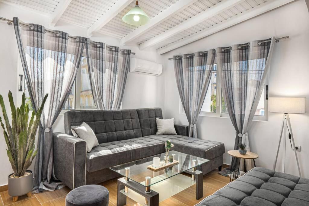 Dennis City Center Elegant Apartment Закінф Екстер'єр фото
