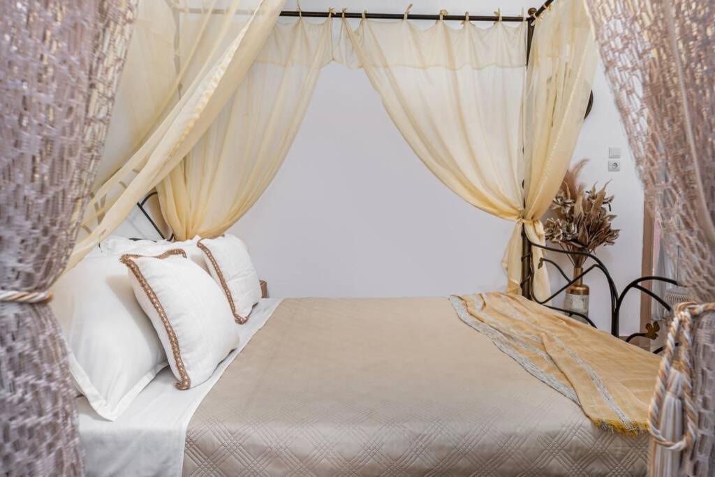 Dennis City Center Elegant Apartment Закінф Екстер'єр фото
