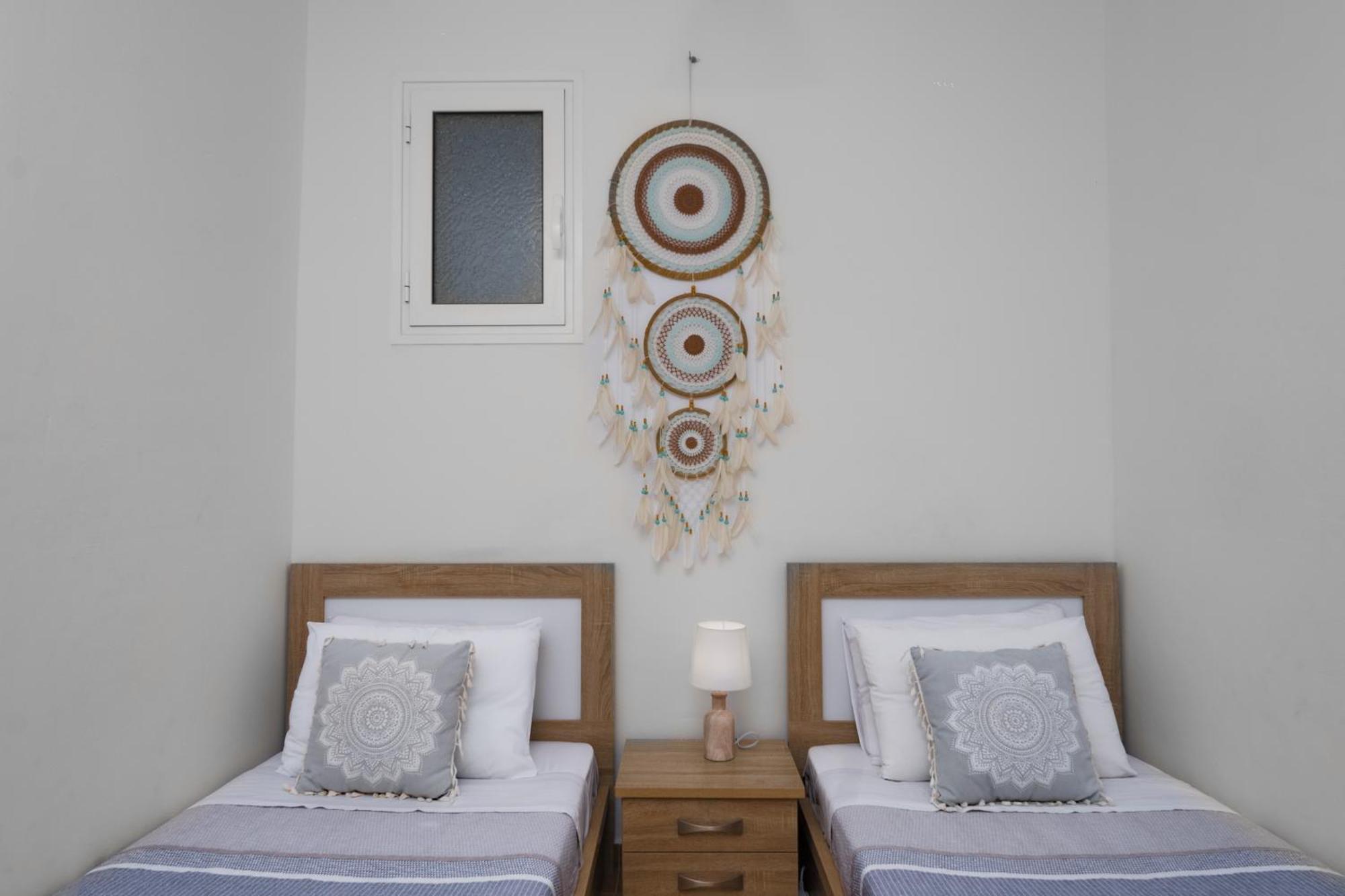 Dennis City Center Elegant Apartment Закінф Екстер'єр фото