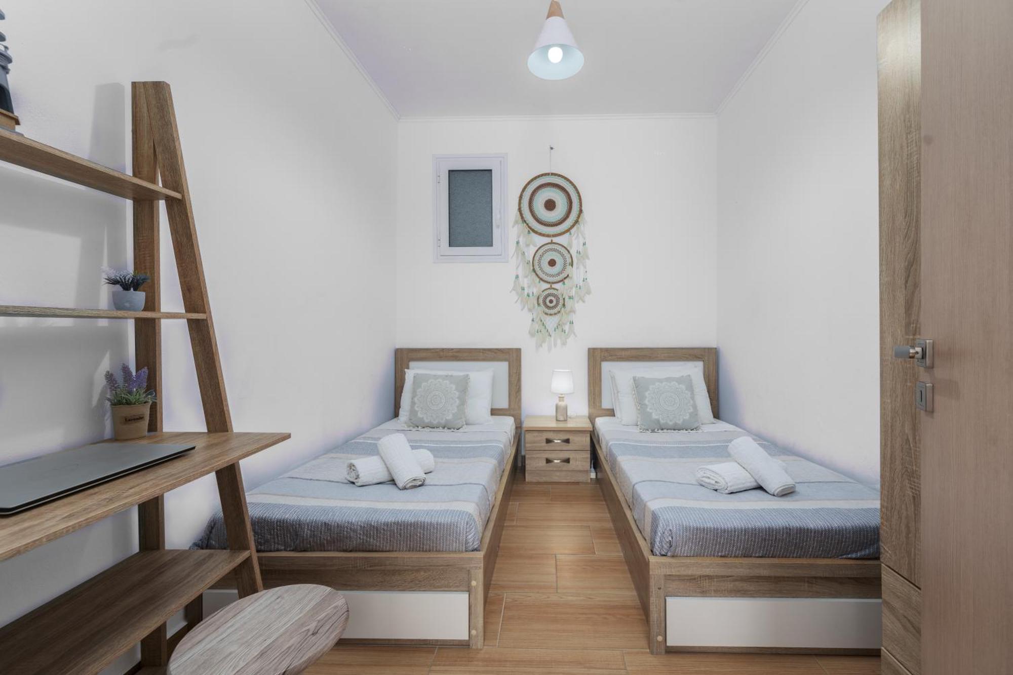 Dennis City Center Elegant Apartment Закінф Екстер'єр фото