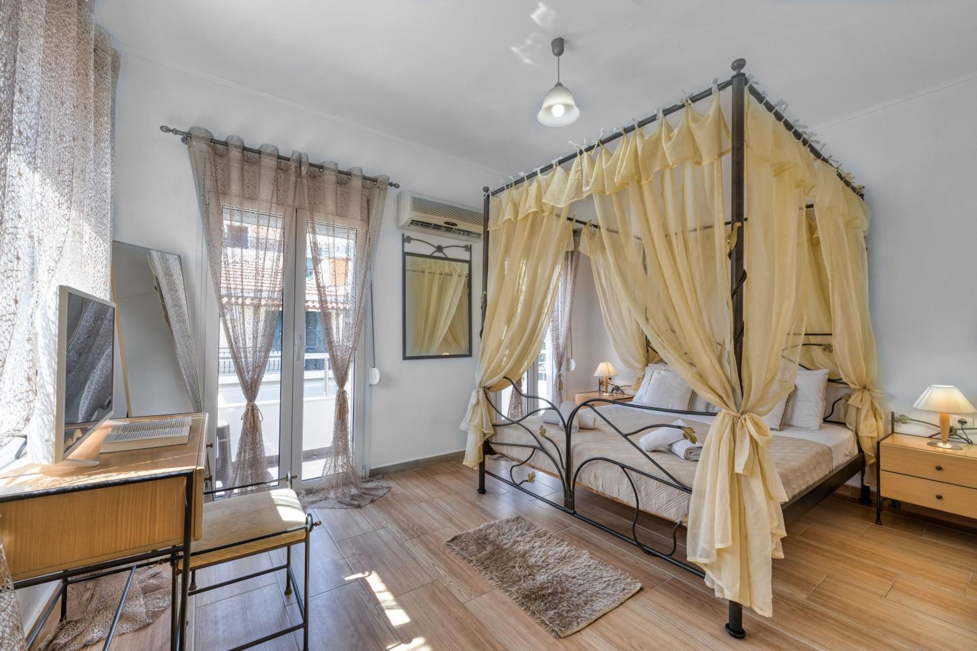 Dennis City Center Elegant Apartment Закінф Екстер'єр фото