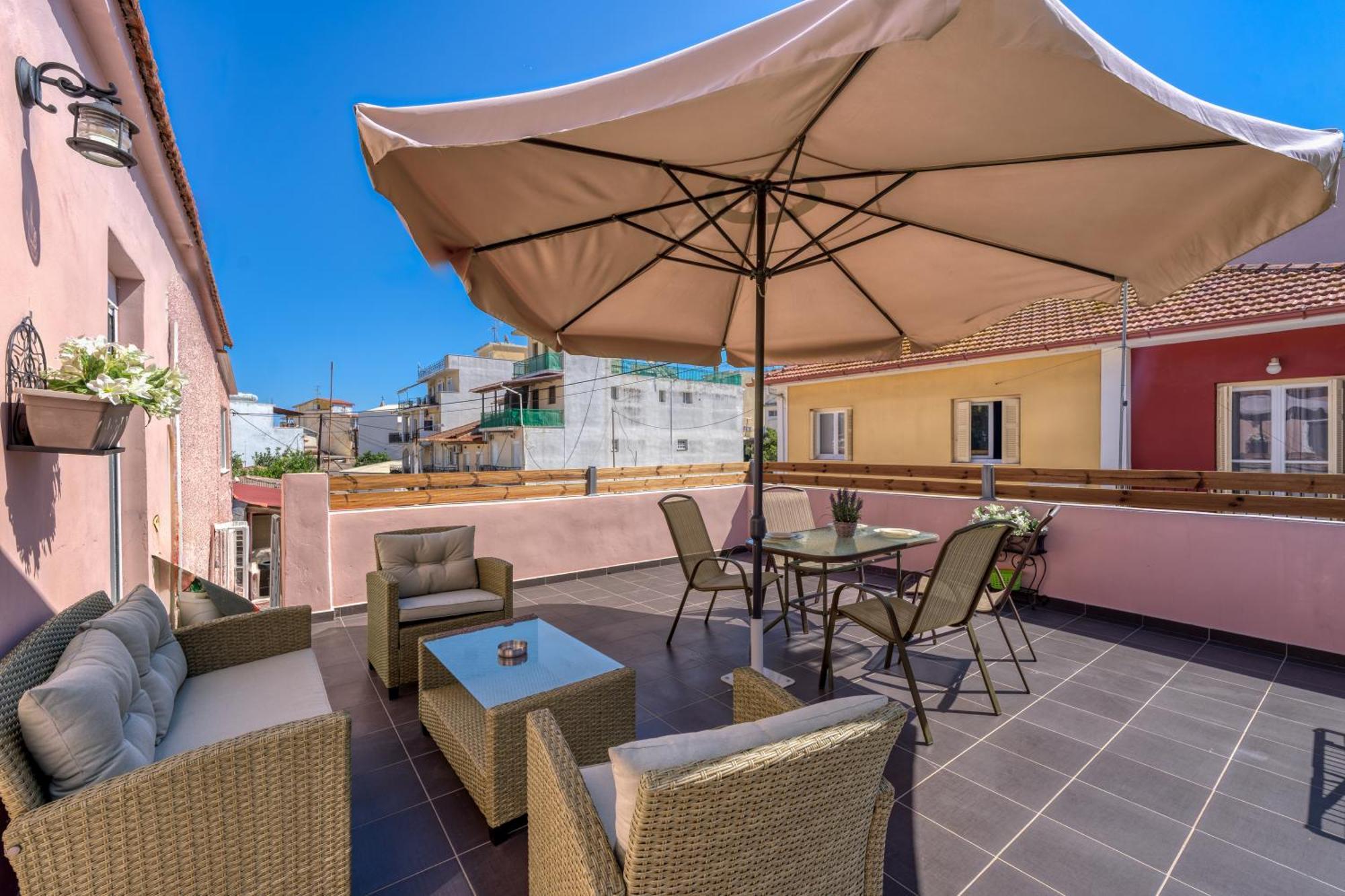 Dennis City Center Elegant Apartment Закінф Екстер'єр фото