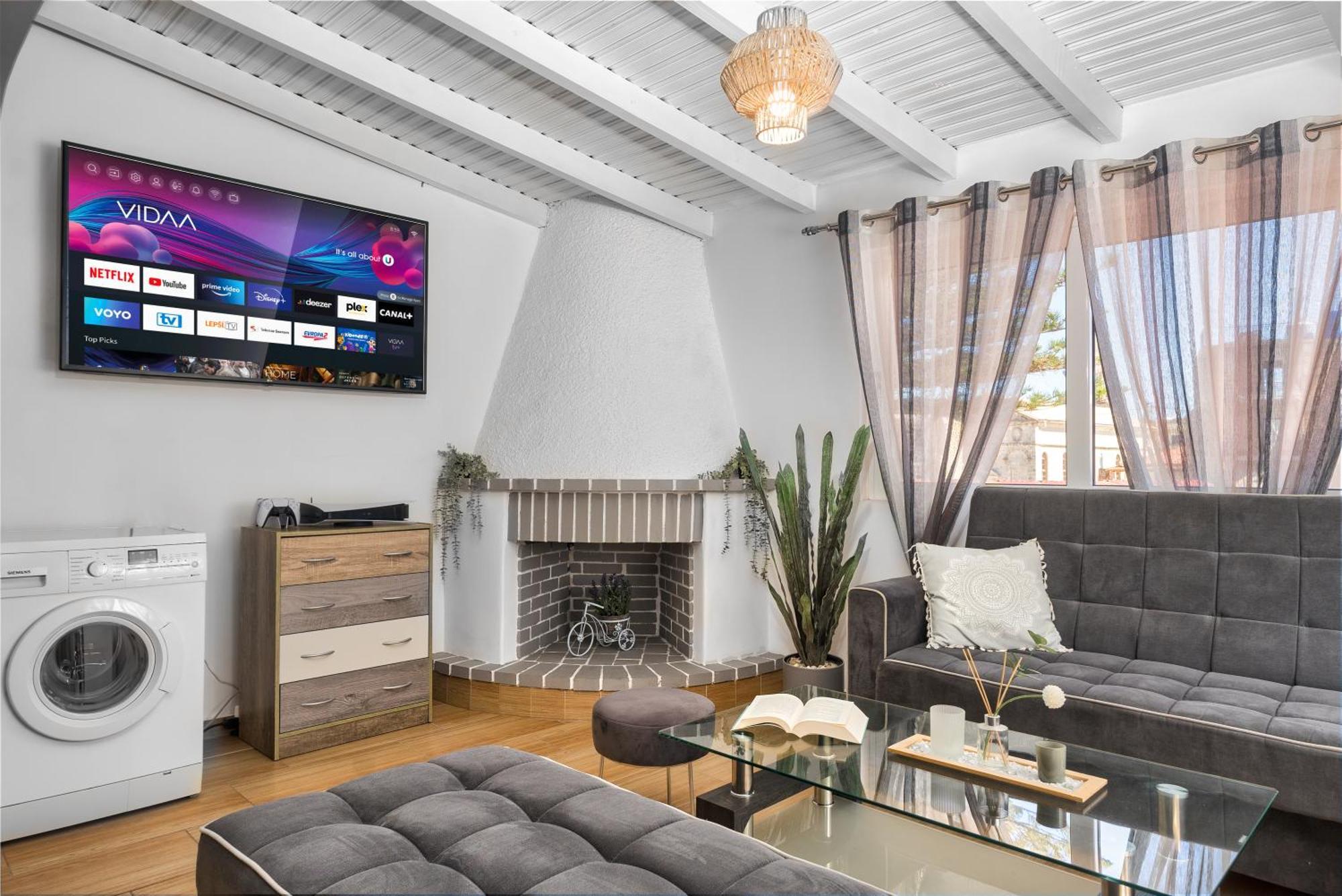 Dennis City Center Elegant Apartment Закінф Екстер'єр фото
