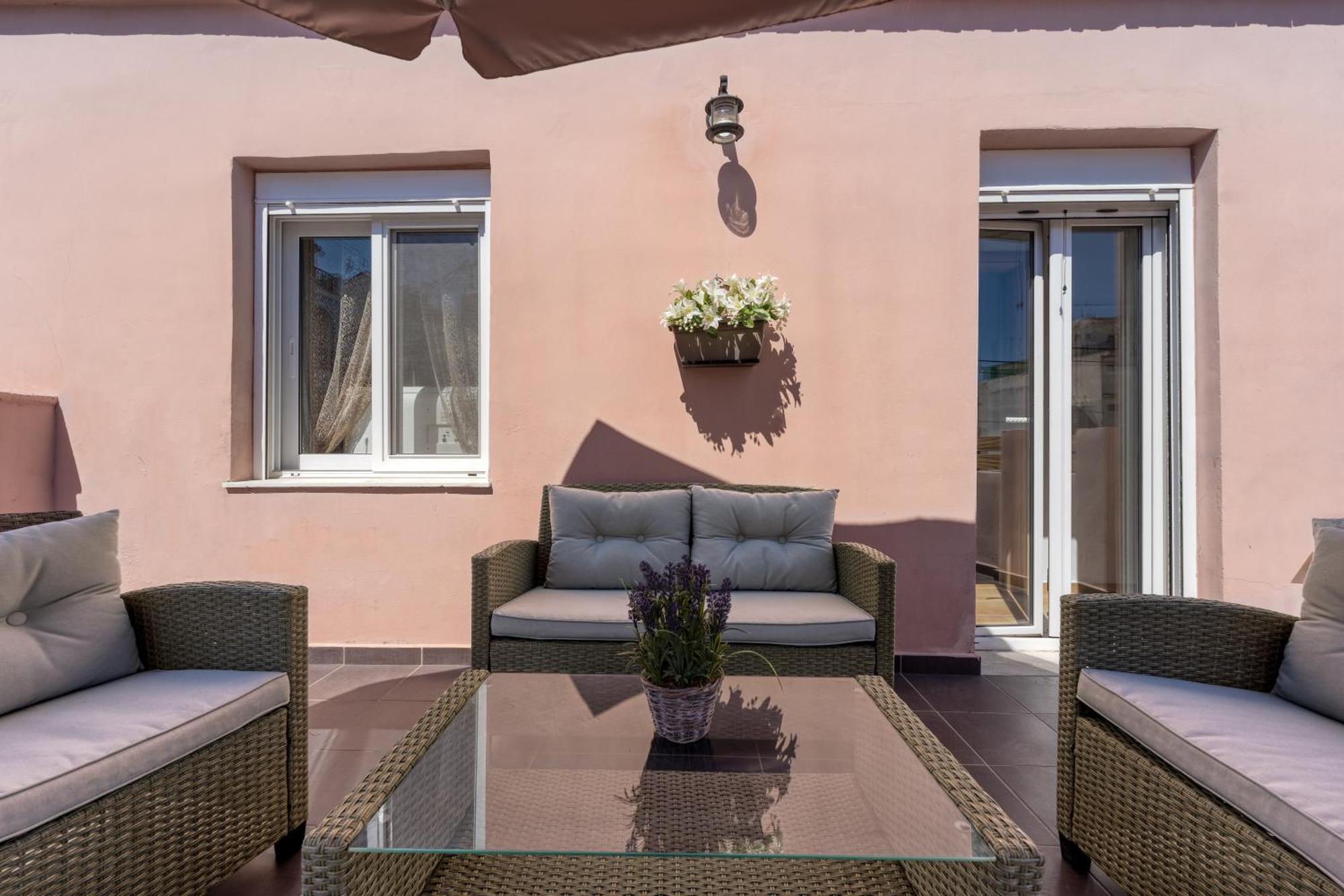 Dennis City Center Elegant Apartment Закінф Екстер'єр фото
